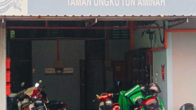 Kedai Gunting Dana – Ibrahim Bin Atan V03